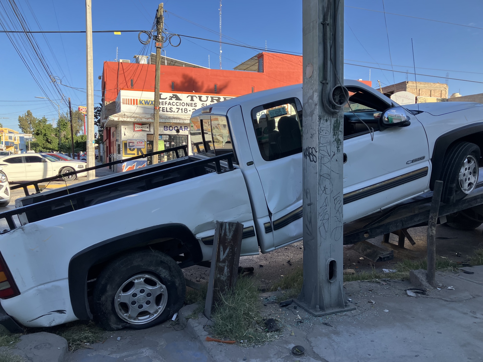 Ignora el semaforo en rojo y provoca choque en Centro de Torreón