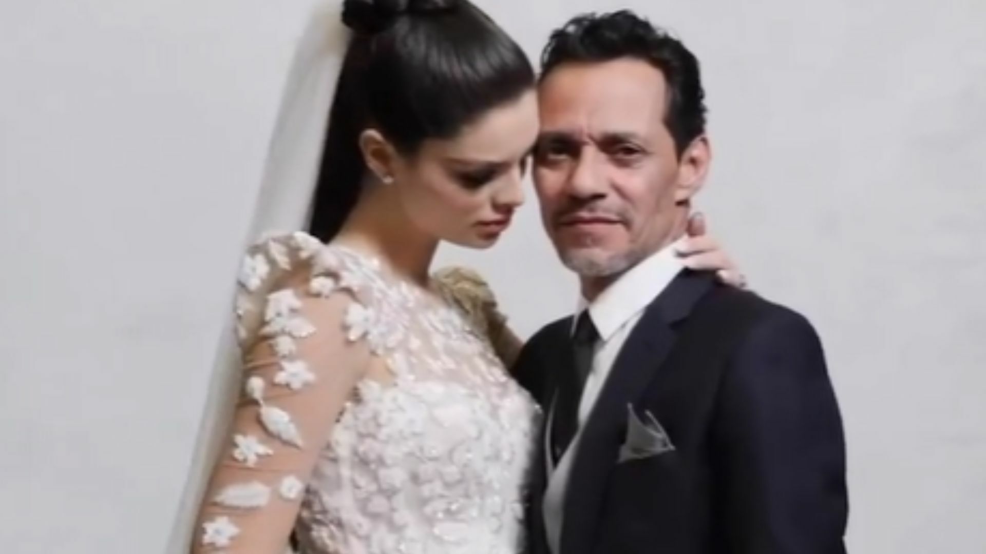 Revelan imágenes de la boda de Marc Anthony con Nadia Ferreira
