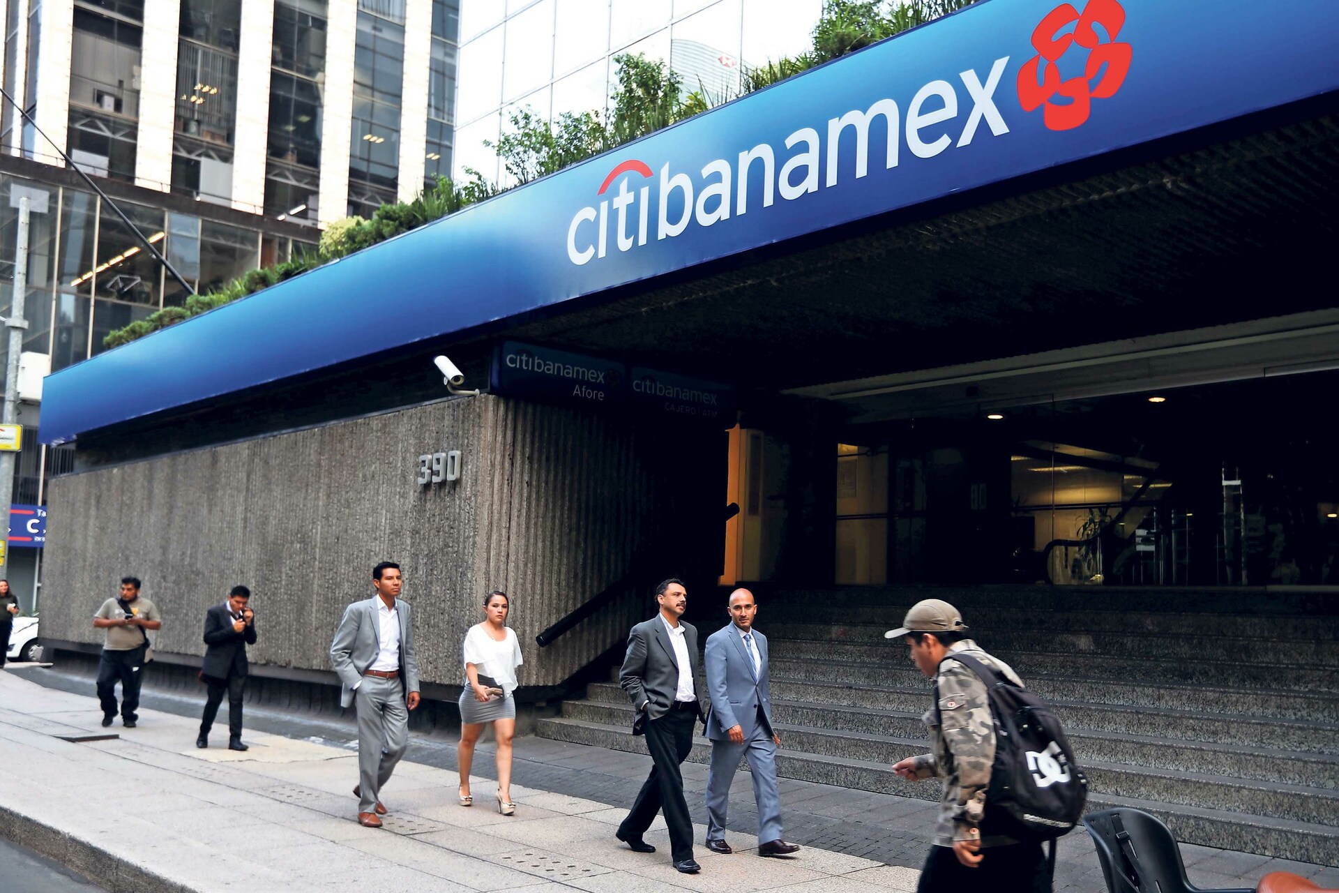 Banamex, cuarto lugar entre los grandes bancos en México
