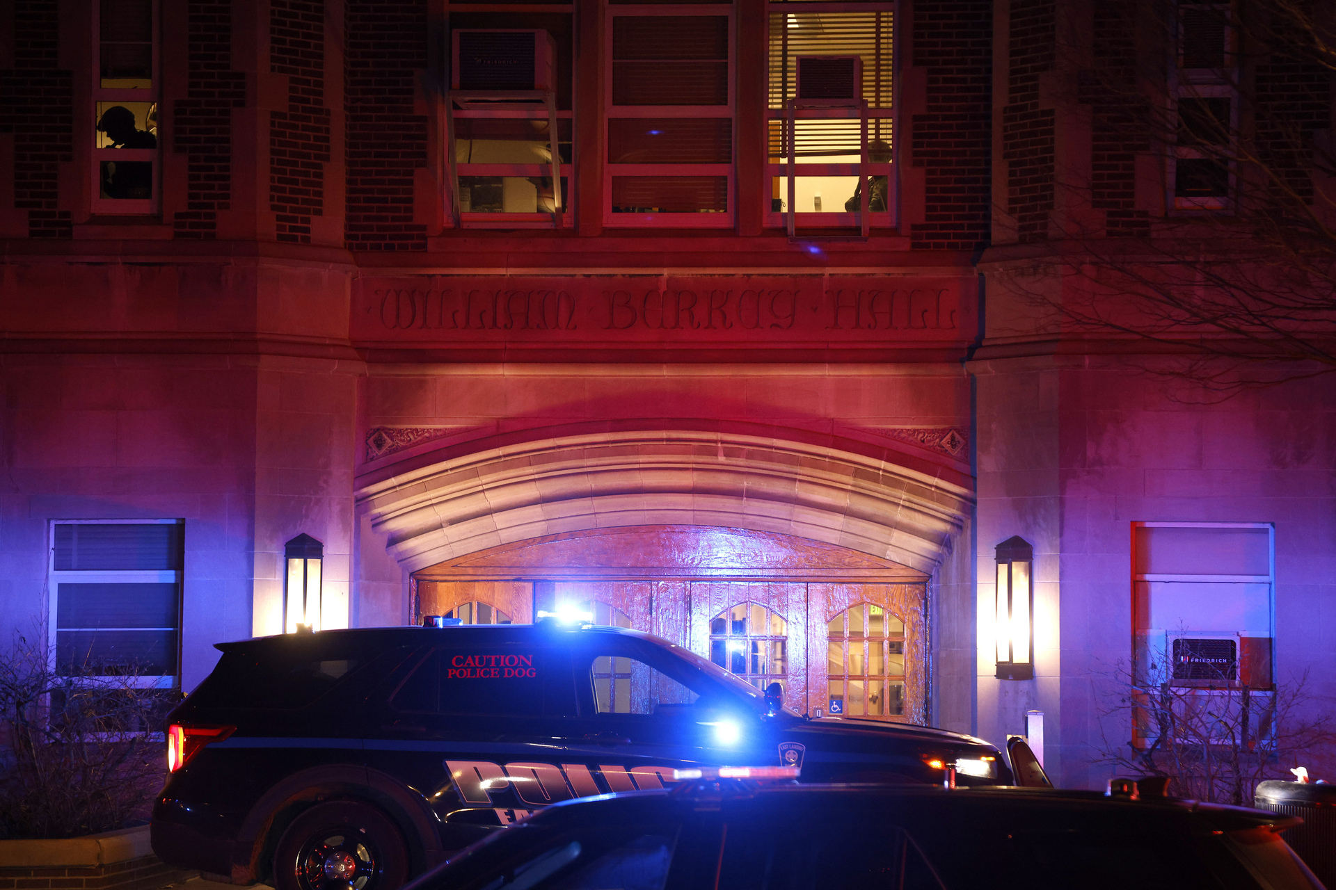 La Universidad de Michigan publicó en su web a las 01:05 hora local que el sospechoso había sido localizado muerto. (AP)