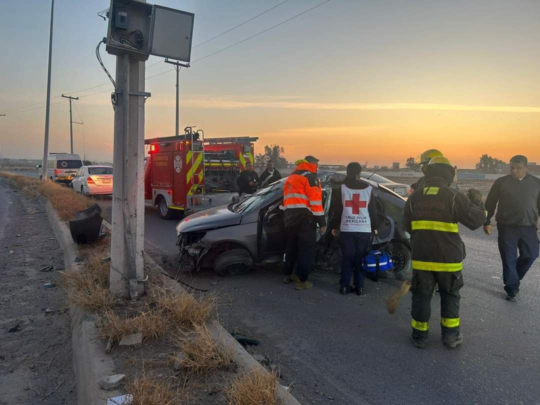 Diversas corporaciones atendieron el accidente registrado en Torreón. (EL SIGLO DE TORREÓN)