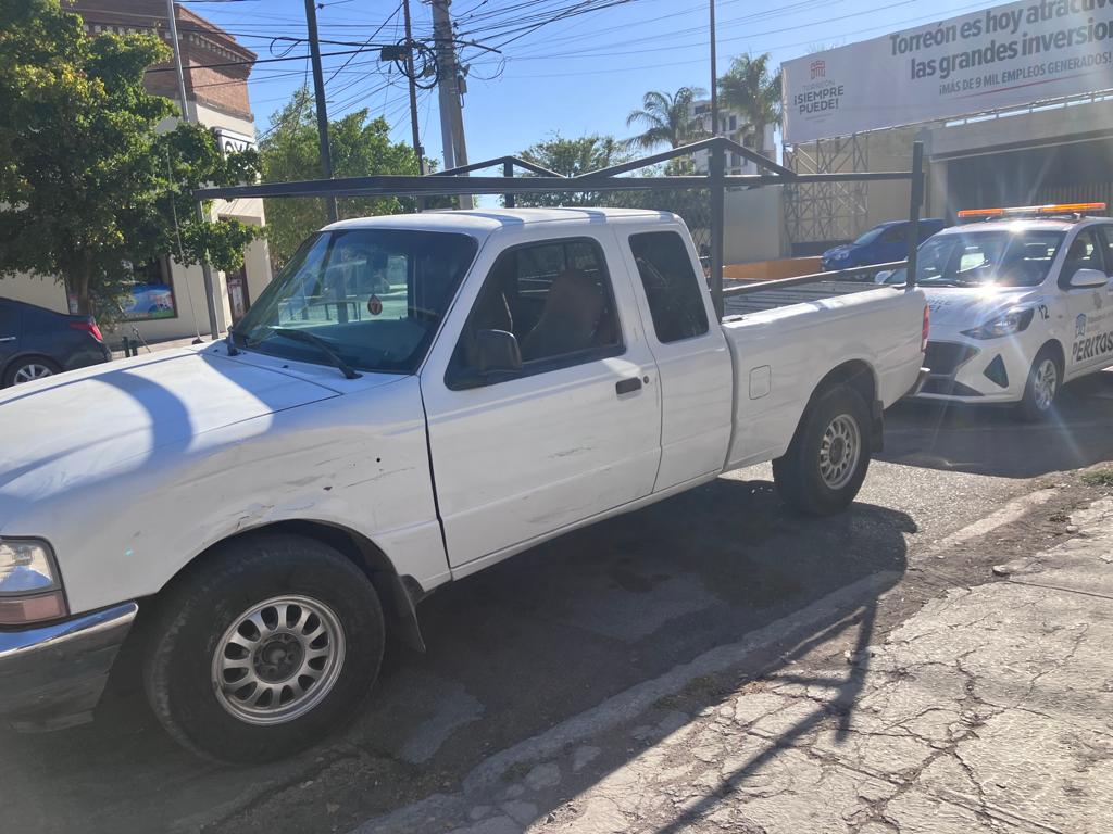 Conductor se pasa el alto y provoca choque en el Centro de Torreón