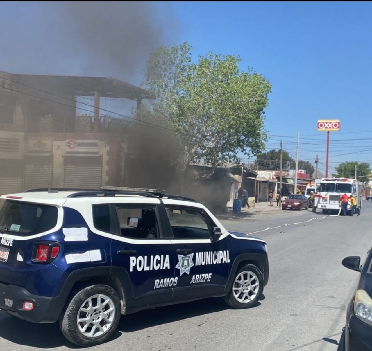 Vecinos se percataron de una columna de humo, por lo que de inmediato realizaron el reporte al sistema estatal de emergencias 911.