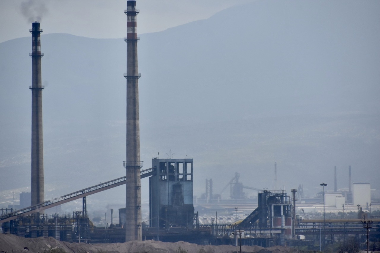 Este miércoles debió recibir Altos Hornos de México la primera remesa económica del grupo empresarial con el que negocia la venta de acciones de la siderúrgica.