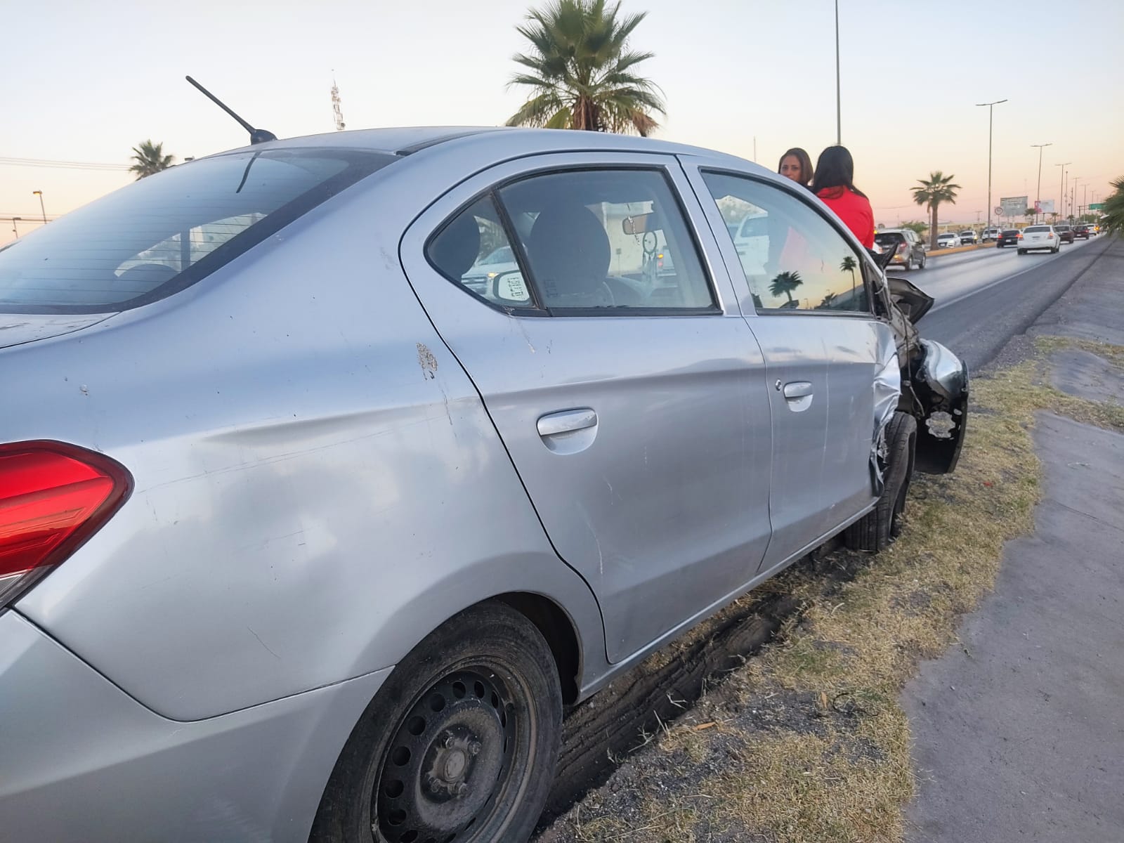 El accidente ocurrió sobre los carriles centrales del periférico de Torreón. (EL SIGLO DE TORREÓN)