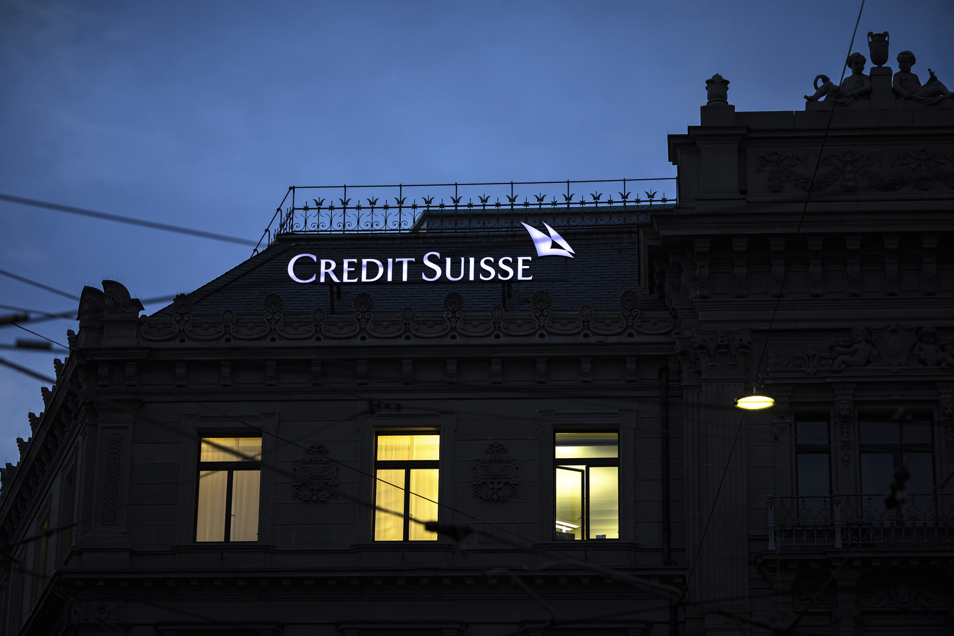 El pánico cruzó el Atlántico y casi acaba con Credit Suisse. (ARCHIVO)