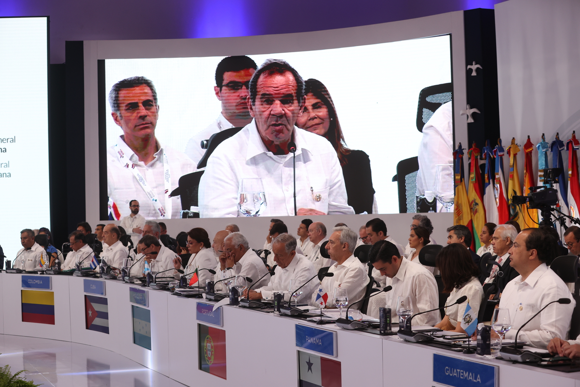 La reunión regional cuenta con una representación plena de los 22 países iberoamericanos. (ORLANDO BARRÍA / EFE)