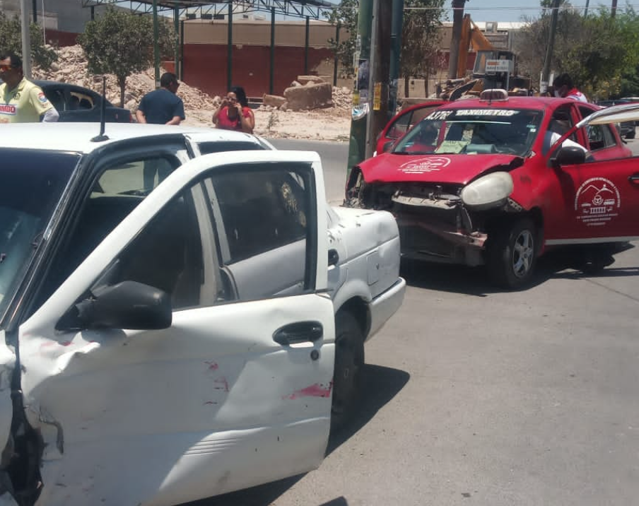 Choque en el Centro de Gómez Palacio deja una mujer y una menor lesionadas