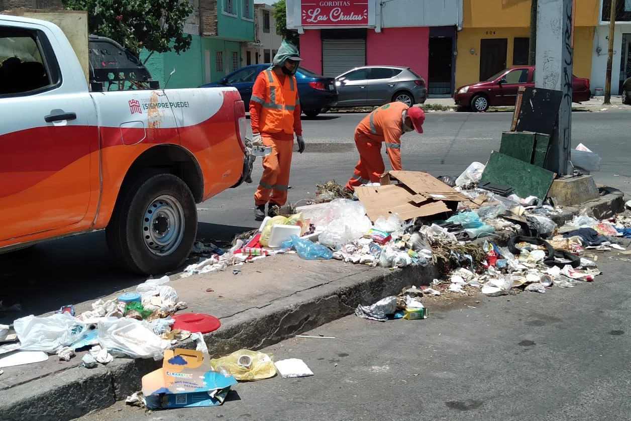 La basura sigue acumulándose en algunos puntos de Torreón.