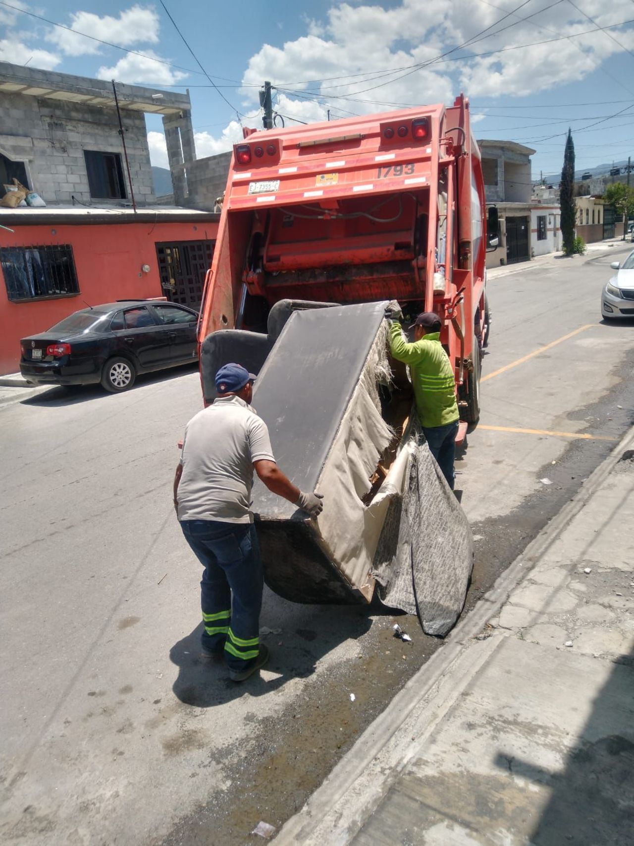 Gobierno de Saltillo exhorta a la población a eliminar cacharros y desechos en general de hogares y patios, principalmente. (EL SIGLO DE TORREÓN)