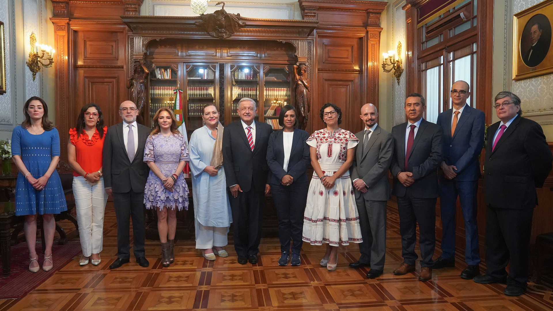 López Obrador celebra encuentro con consejeros del INE