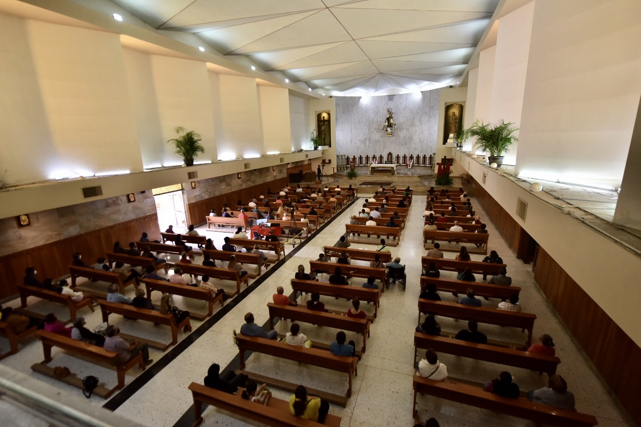 Las misas de este domingo las ofrecerán por la paz y la unión. (ARCHIVO)