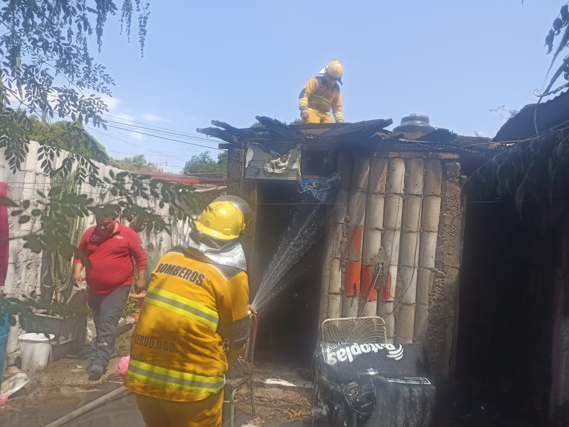 Se incendia domicilio en la colonia Villa de Guadalupe de Lerdo