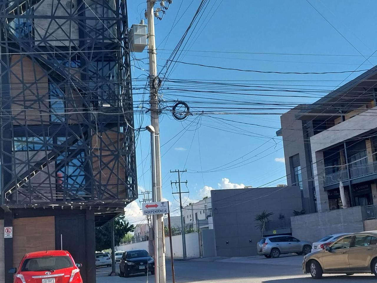 Inicia retiro de cables en desuso de la vía pública en Torreón