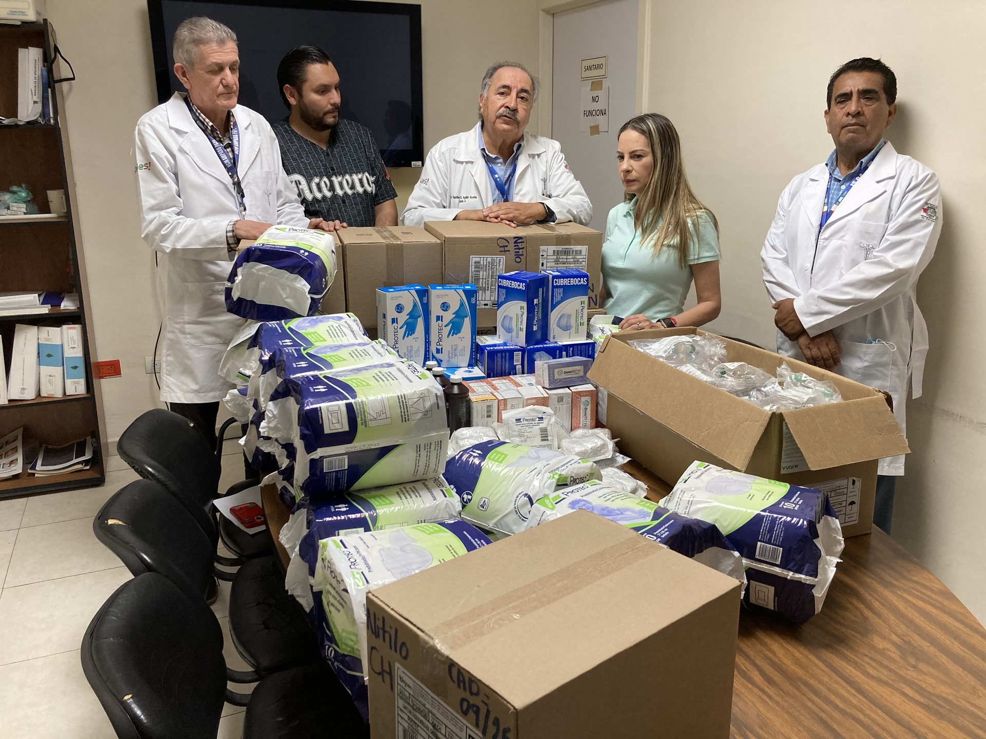 Entregan diputados donativo en materiales al Hospital Amparo Pape en Monclova