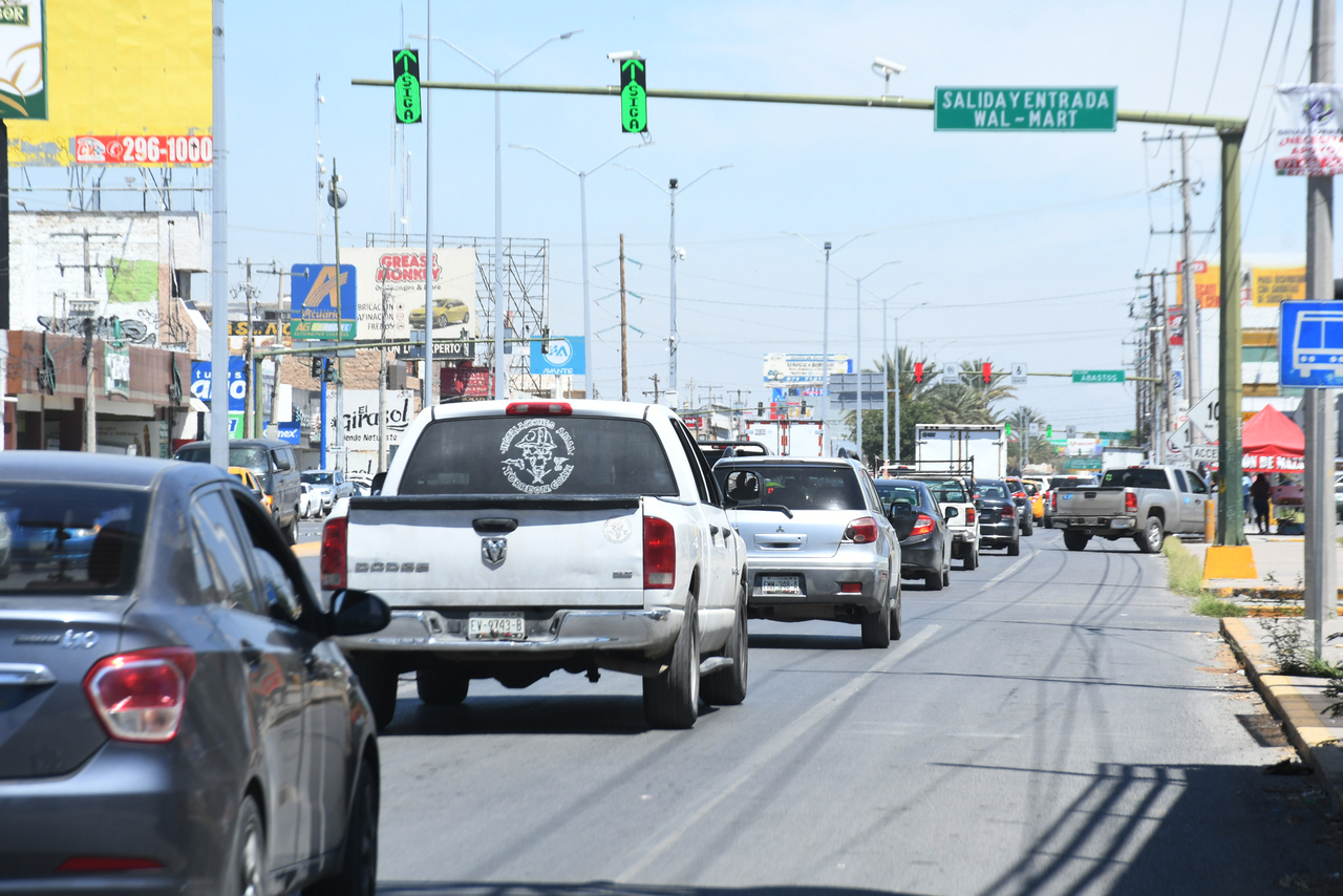 Se lleva a cabo un programa de modernización de los semáforos en vialidades principales del municipio de Torreón.