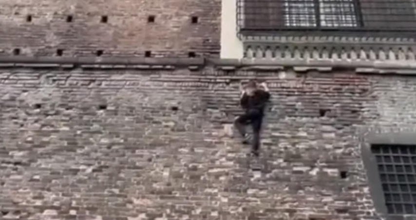 VIDEO: Jared Leto trepa un castillo en Italia sin protección
