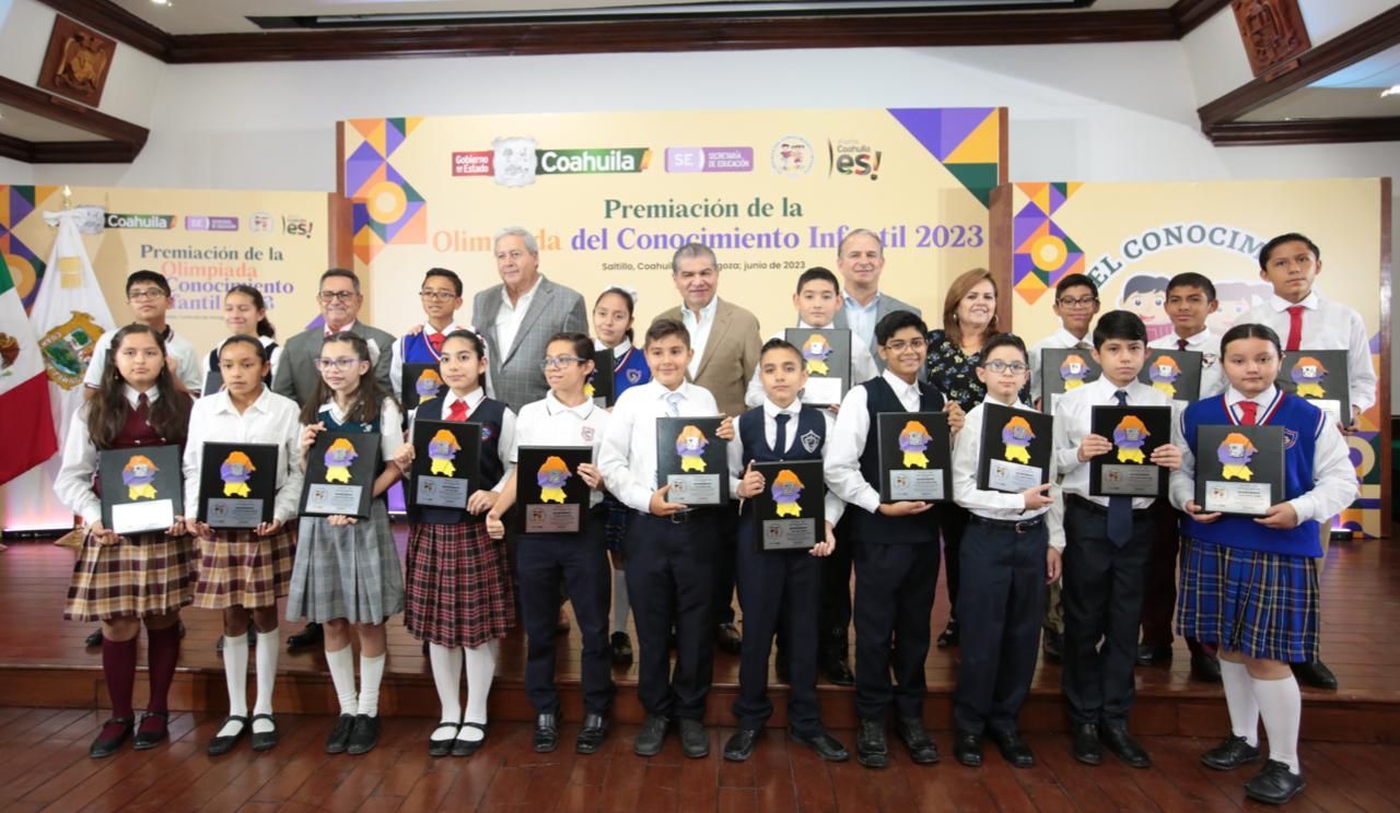 El gobernador externó su orgullo y felicitación a todas las escuelas, maestras y maestros.