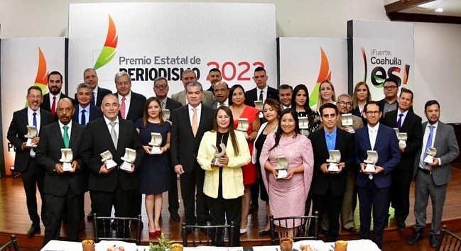 Miguel Riquelme entrega el Premio Estatal de Periodismo 2023; periodistas de El Siglo, entre galardonados
