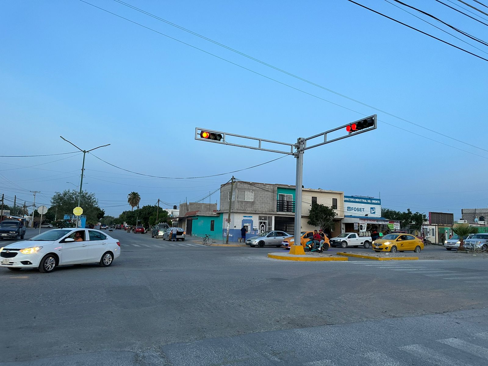 Nuevos semáforos agilizan el flujo vehicular en Bromo y Universidad de Joyas del Oriente en Torreón, asegura el SIMV