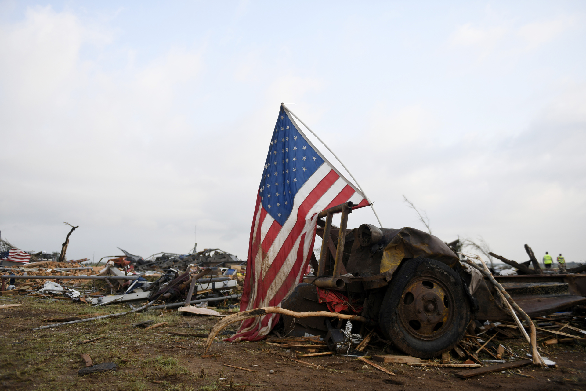 Al menos cuatro personas mueren por los tornados y tormentas que azotan EUA