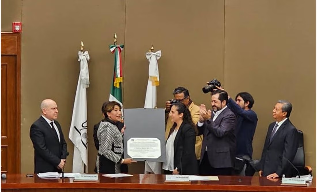 Cerca de las 12:30 arribó al Instituto Electoral del Estado de México (IEEM) la virtual gobernadora Delfina Gómez Álvarez. (EL UNIVERSAL)