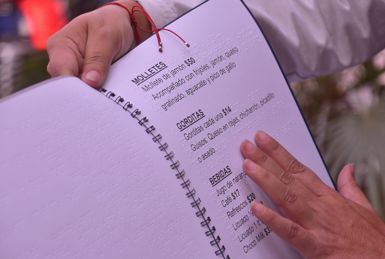 Invitan a restaurantes a imprimir menú en Braille
