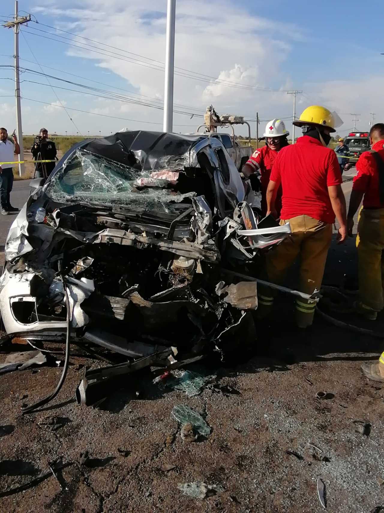 Choque frontal deja un prensado y varios lesionados en la carretera ...