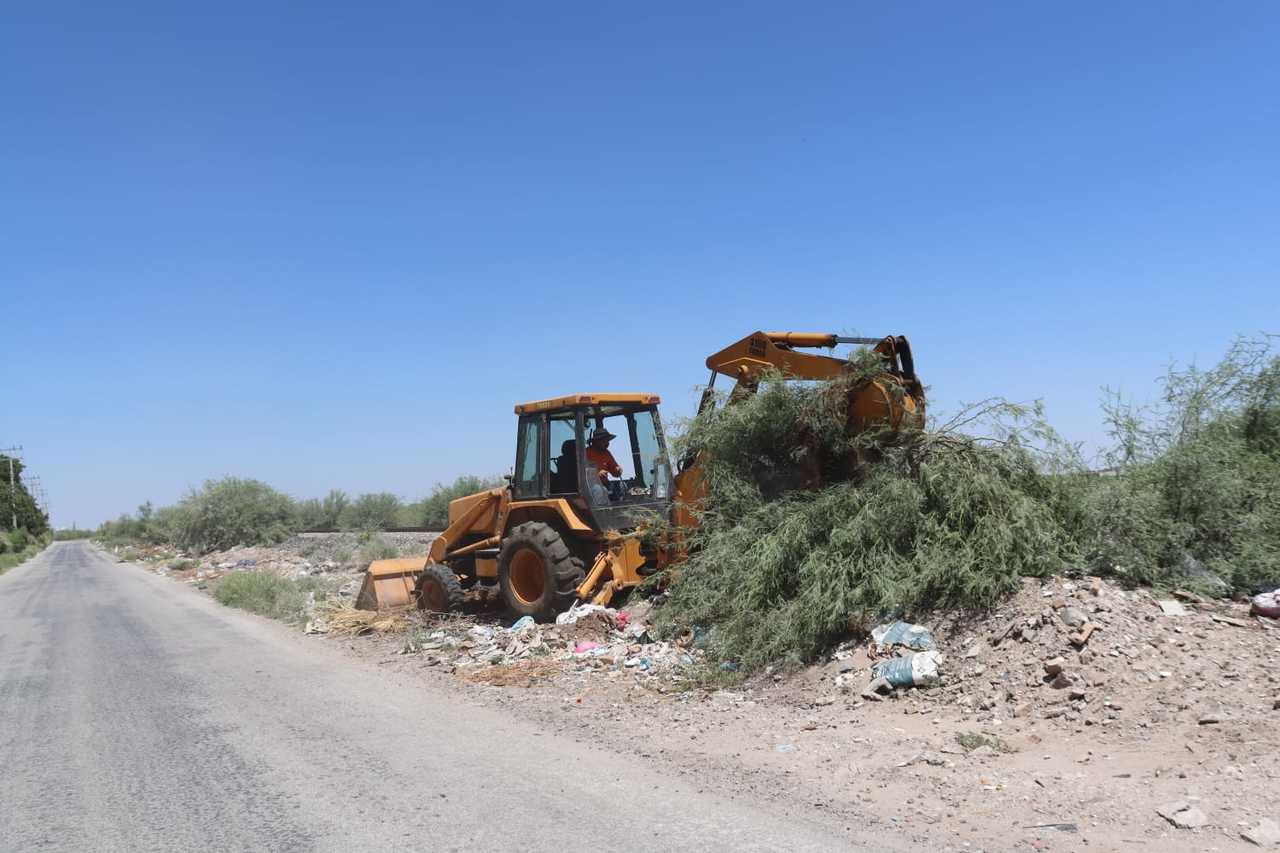 Para dar una mejor imagen a la Zona Industrial se iniciaron trabajos de limpieza y retiro de escombro. (EL SIGLO DE TORREÓN)