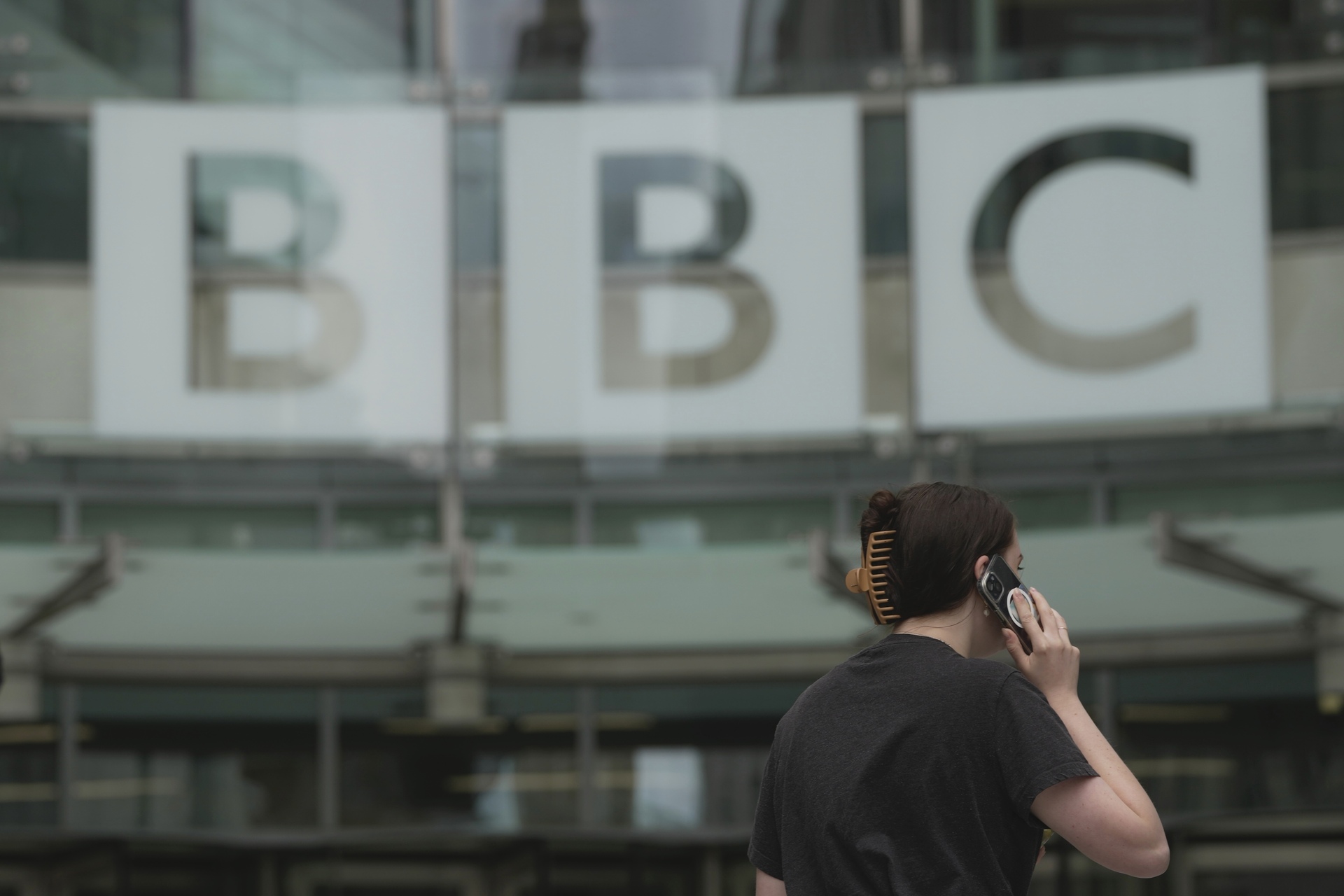 La BBC está actualmente llevando a cabo 'una investigación para hallar hechos' con relación a las acusaciones surgidas contra el veterano presentador. (ARCHIVO)