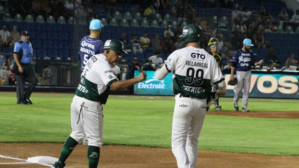 Tremenda paliza de los Bravos de León a los Rieleros