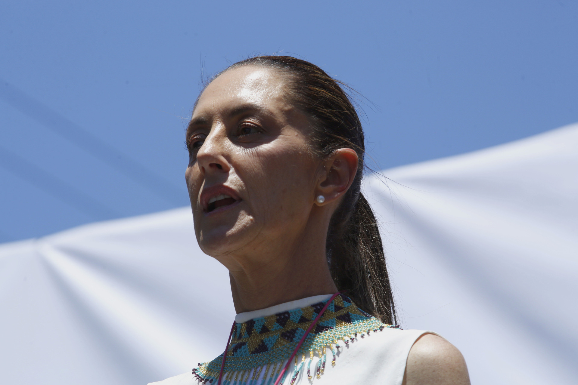 Condena Claudia Sheinbaum barrera de boyas y alambre de púas en ...