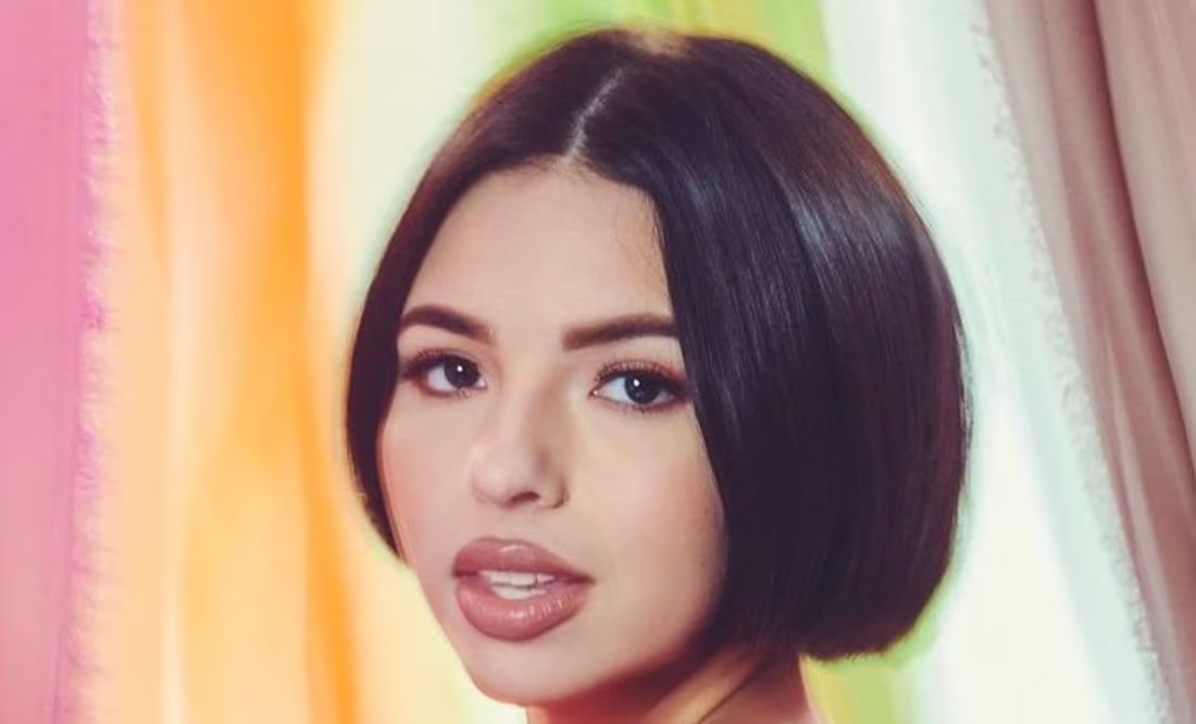 Ángela Aguilar posando. (Fuente: Instagram @angela_aguilar_)