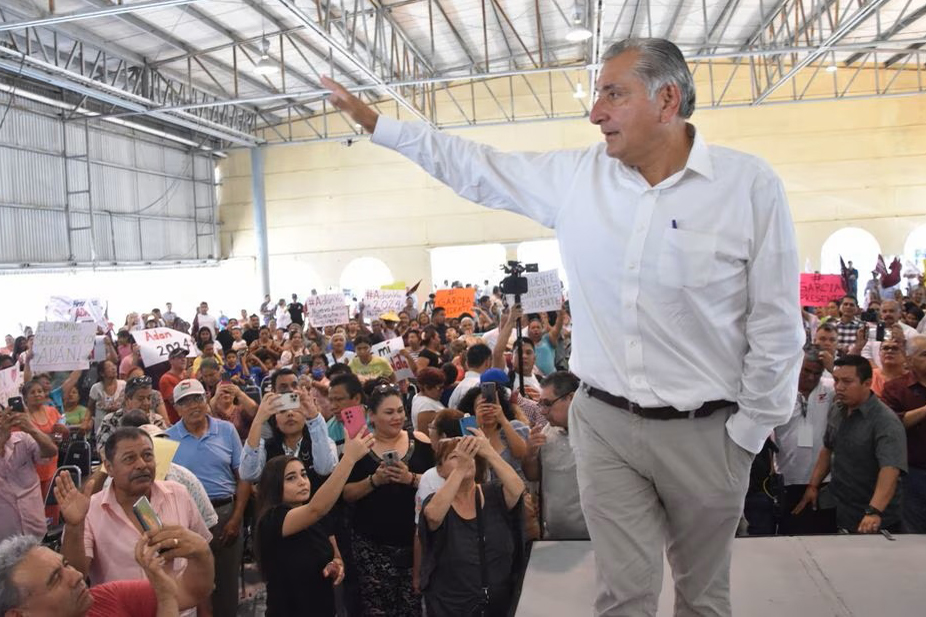 Adán Augusto López cancela eventos tras muerte de Daniel Flores en avioneta desplomada en Veracruz
