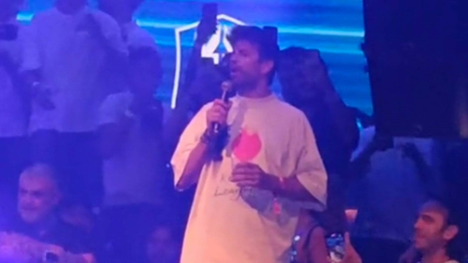 Los Gritos Sobre Shakira Impiden A Gerard Piqué Dar Discurso En Su