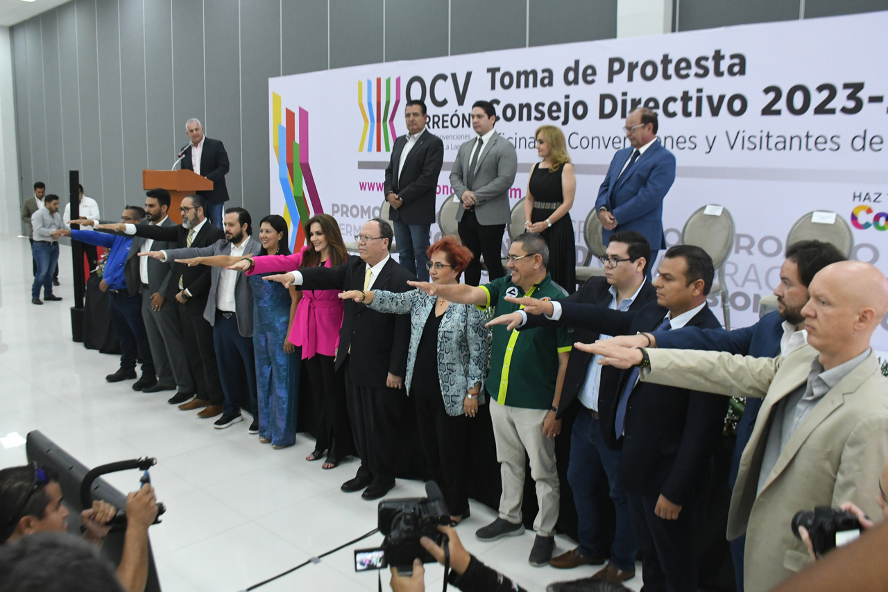 Toma protesta nuevo consejo de  Oficina de Convenciones y Visitantes en Torreón