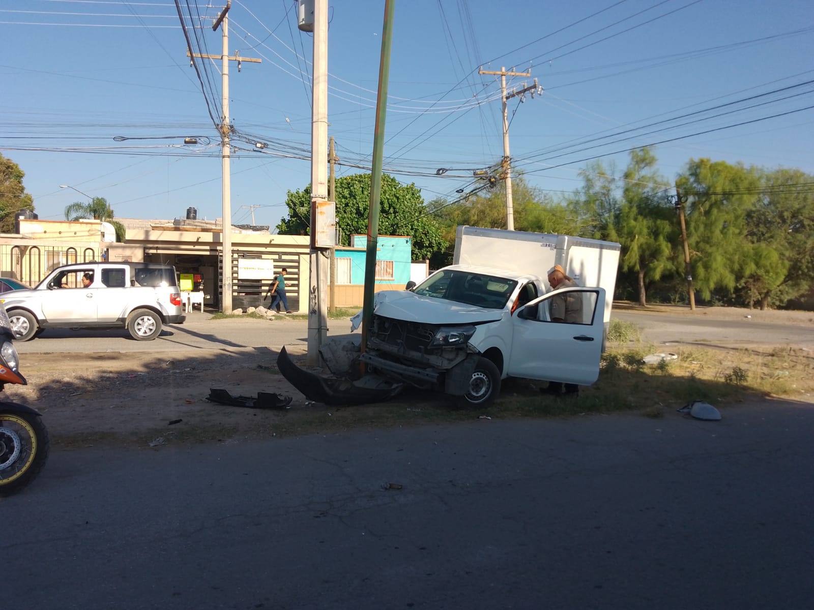 Conductor choca contra arbotante al oriente de Torreón