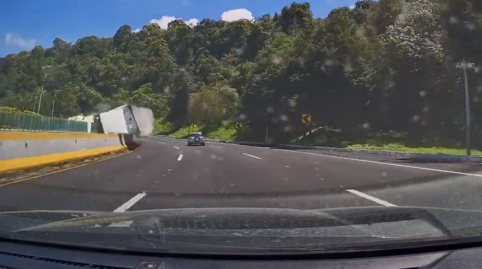 VIDEO: Así fue el accidente de tráiler en 'La Pera' de la México-Cuernavaca