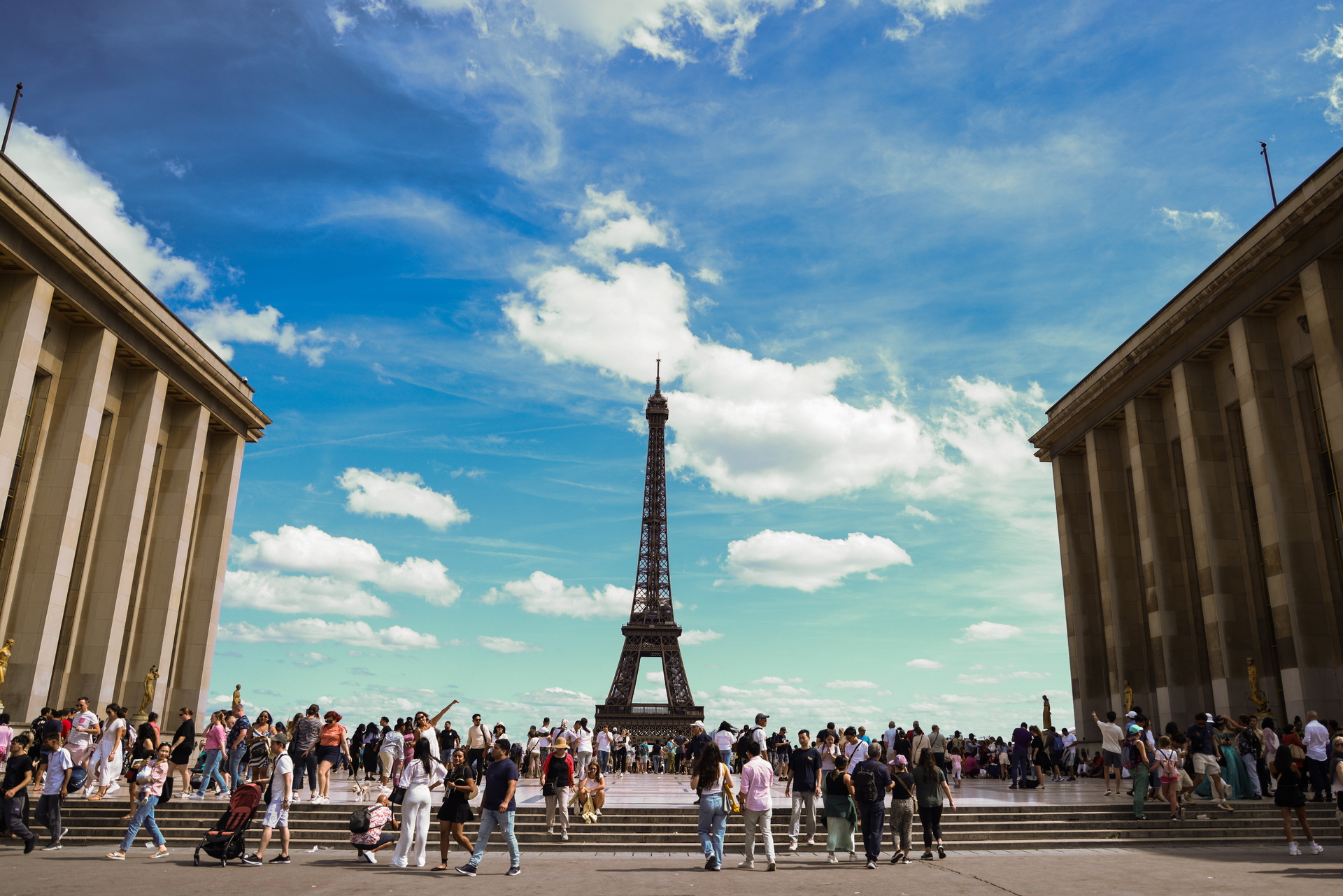 Torre Eiffel reabre sus puertas tras una falsa amenaza de bomba