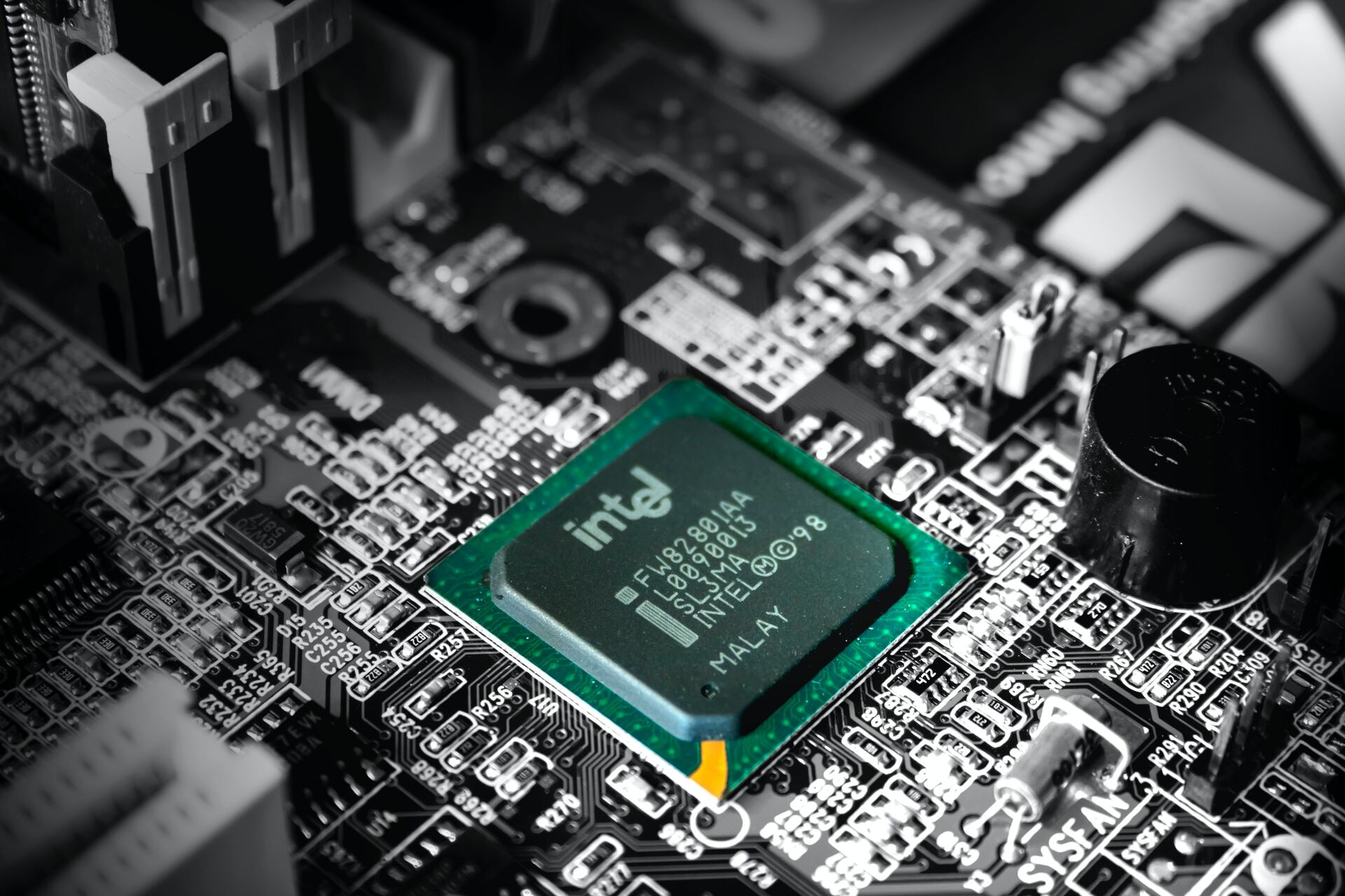 Intel se retira de la compra de la compañía israelí de chips Tower Semiconductor