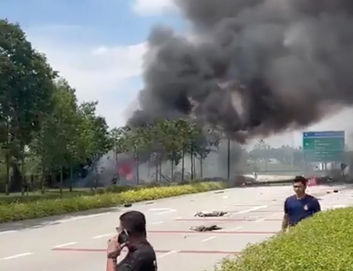Mueren al menos 10 personas al estrellarse una avioneta en Malasia