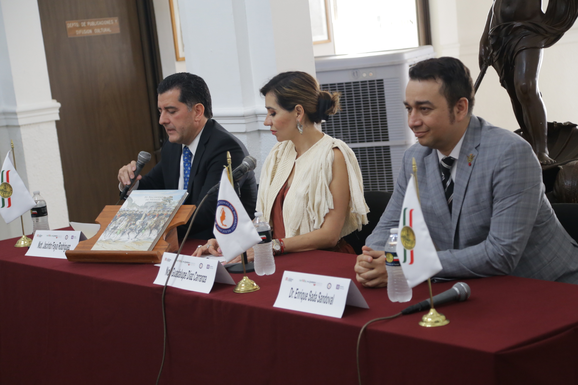 Presentan libro ‘El nacimiento de México. Doy fe’ en el Archivo Municipal