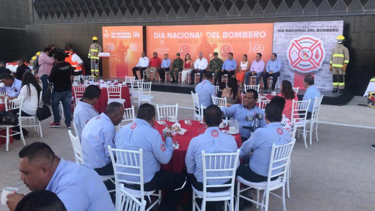 Reconocen labor de Bomberos de Torreón en su día