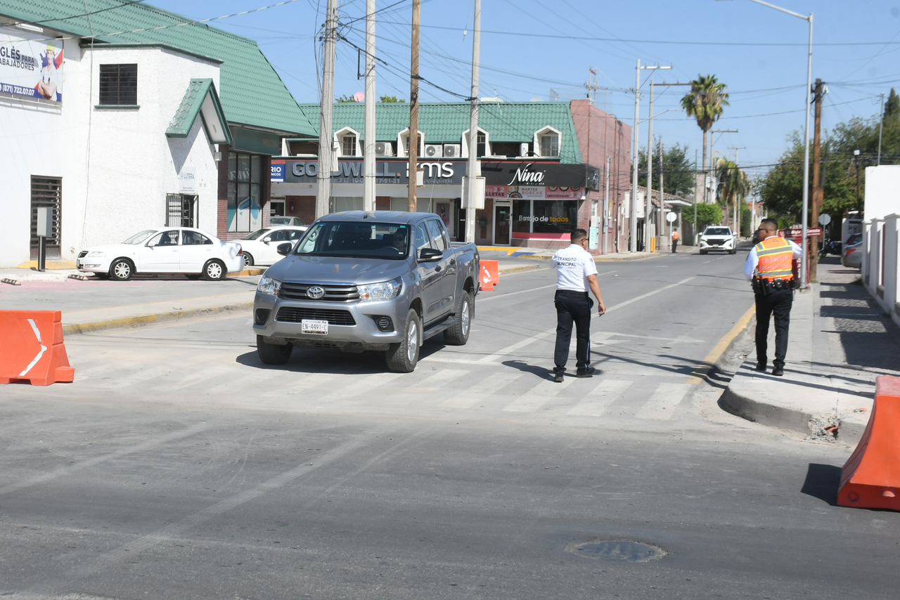 Se reanudó ayer la circulación por la calle Zacatecas, de norte a sur, como parte de las obras del Sistema Vial Cuatro Caminos. (FERNANDO COMPEÁN)