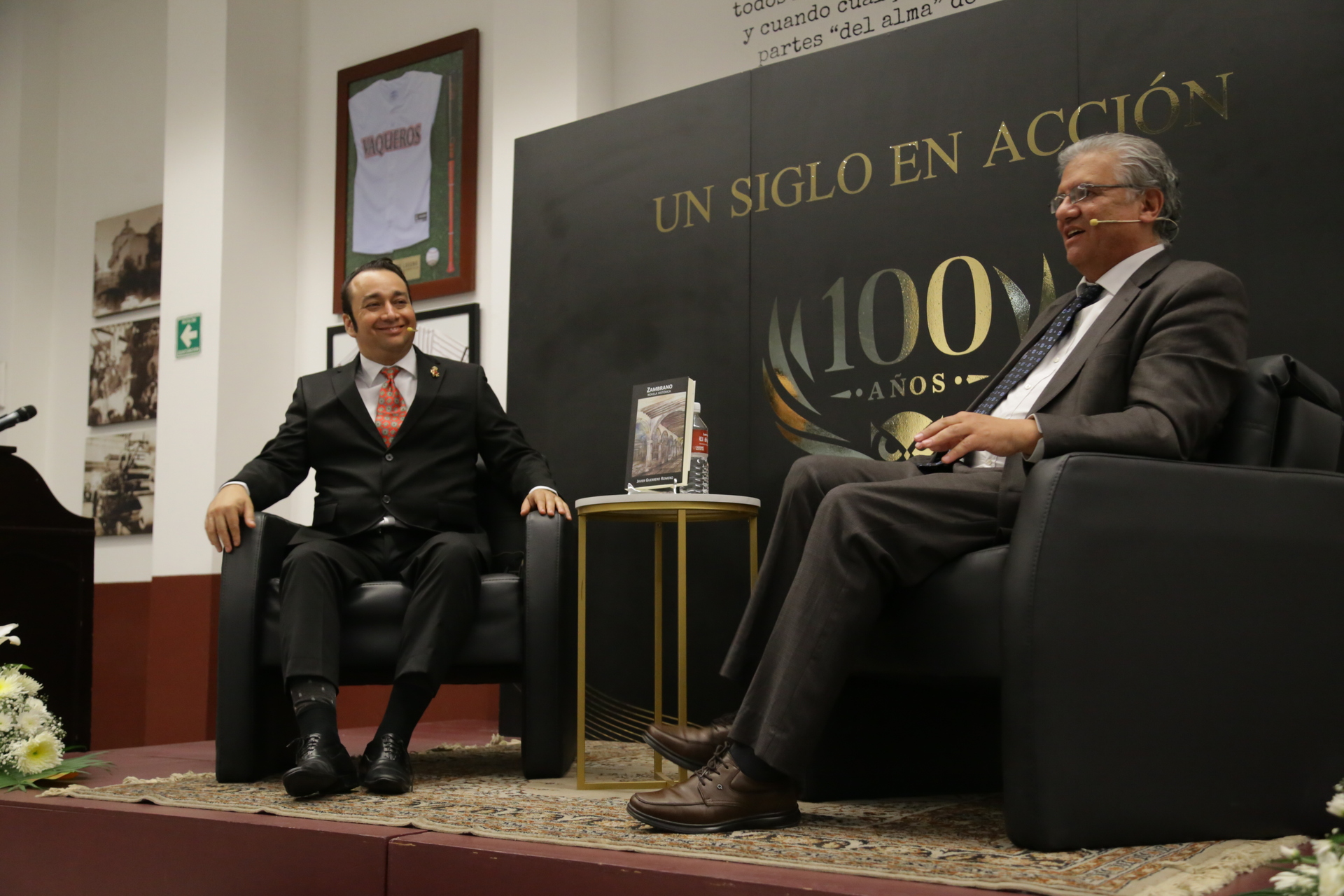El historiador Javier Guerrero Romero estuvo acompañado del doctor Enrique Sada Sandoval (EL SIGLO DE TORREÓN/ENRIQUE CASTRUITA)