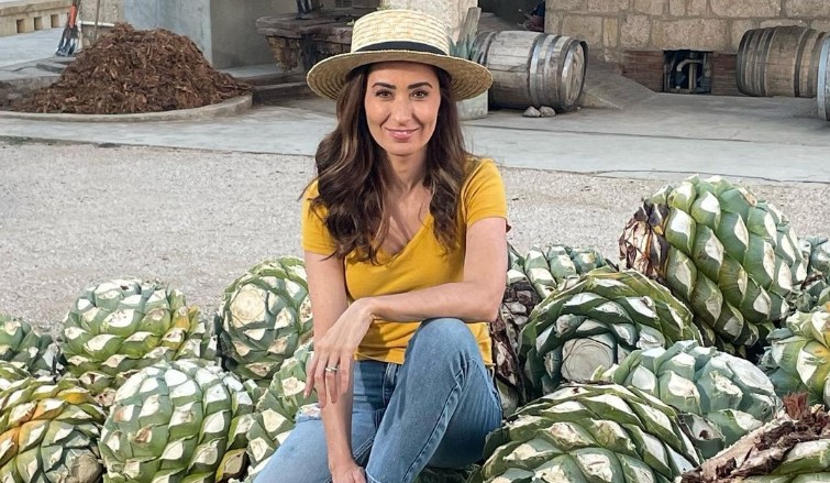 Personaje. En la telenovela Nadie como tú, Claudia interpreta a 'Martha', una maestra mezcalera que enseña el proceso del mezcal al personaje de Karla Esquivel.