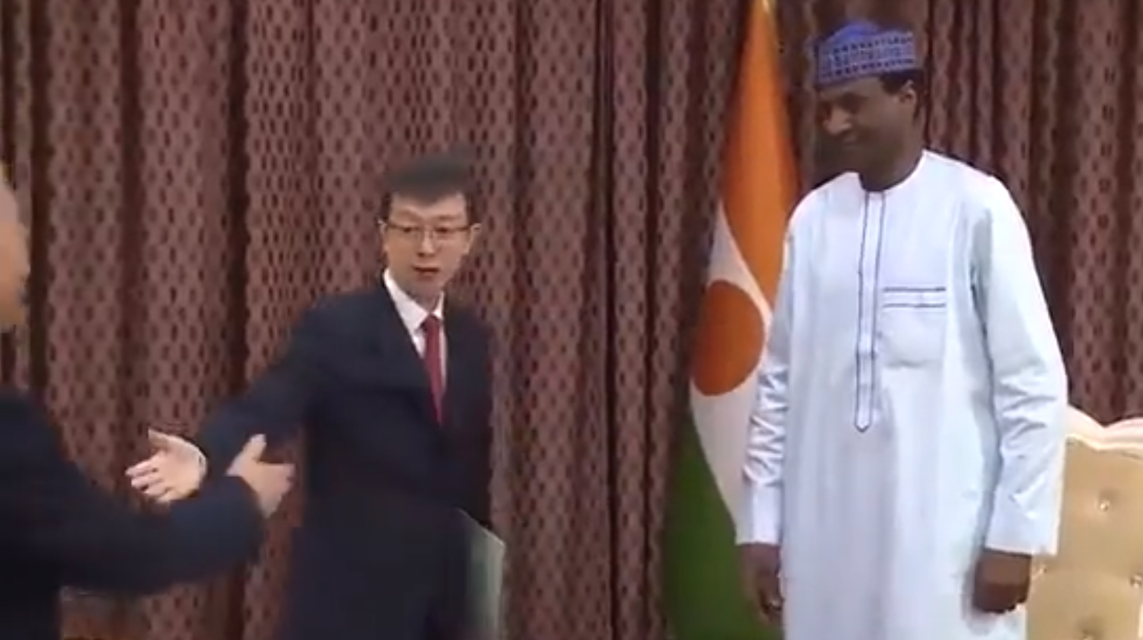 China se ofrece para negociar crisis en Níger