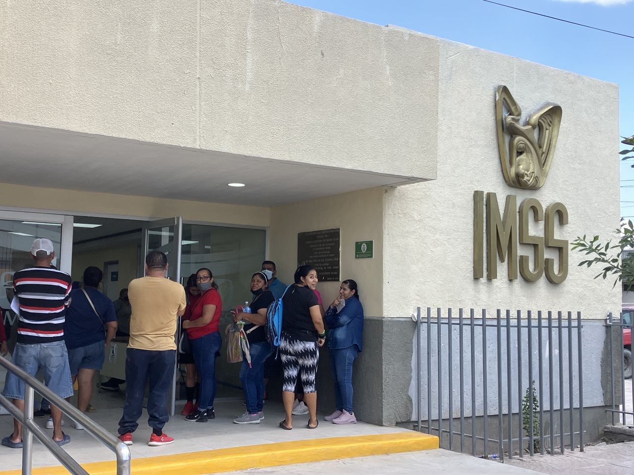 Denuncian deficiencias e irregularidades en clínica 21 del IMSS en San Pedro