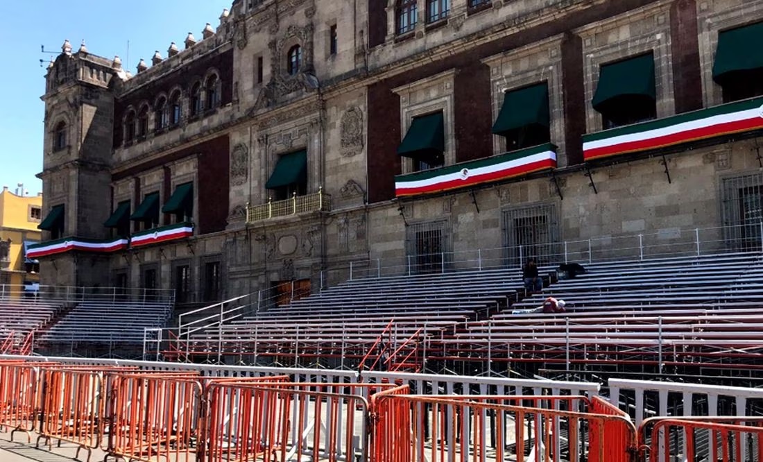 Instalan gradas y vallas en el Zócalo por Grito de Independencia