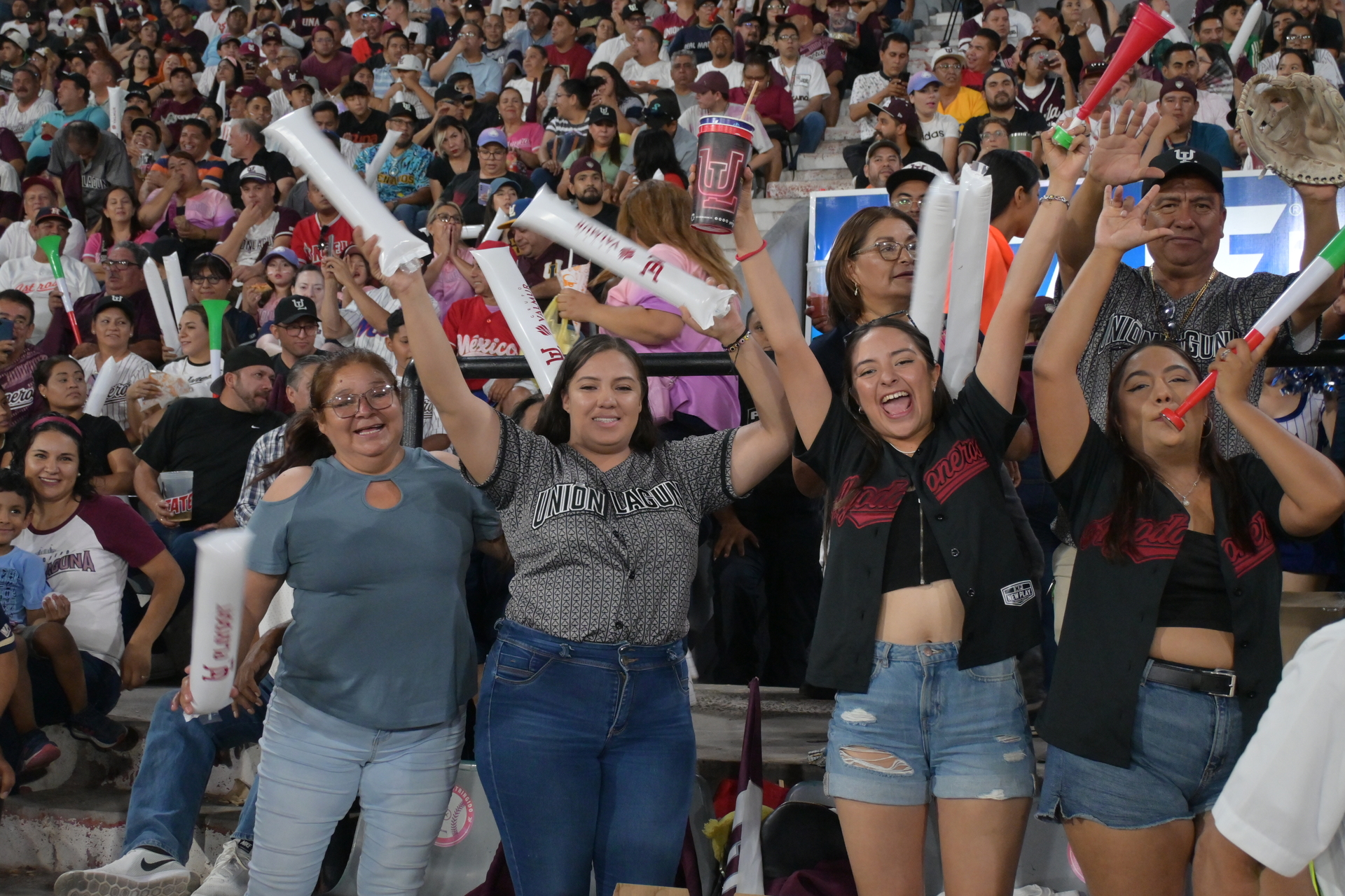 Otra noche de fiesta en el Estadio Revolución